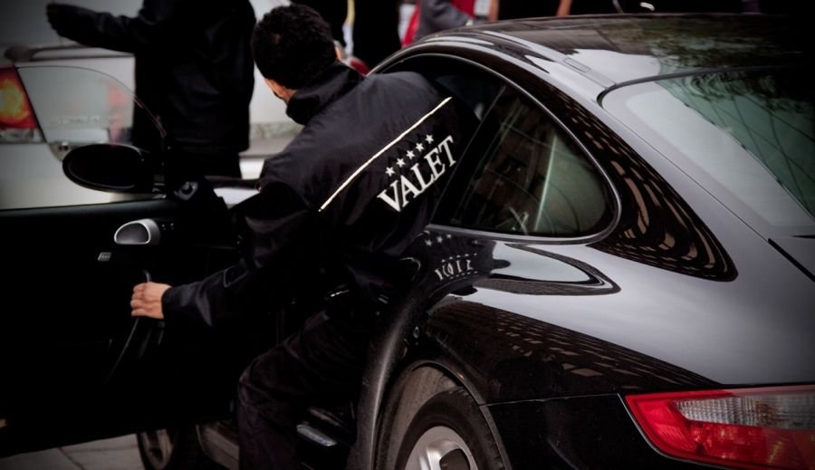 خدمة ايقاف السيارات